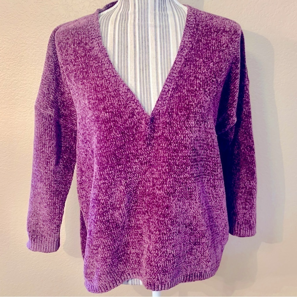 Express Sweater Medium Deep V-Neck Purple Chenille Super Soft 3/4 Length Sleeve